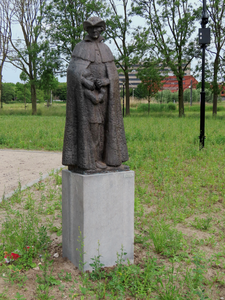 915009 Afbeelding van het bronzen beeldhouwwerk 'Dr. Jenner en Zoon' van Arie Teeuwisse uit 1990, dat onlangs geplaatst ...